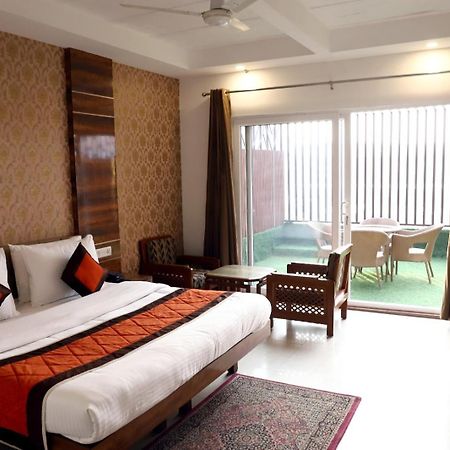 Airport Hotel Ню Делхи Екстериор снимка