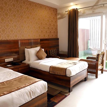Airport Hotel Ню Делхи Екстериор снимка