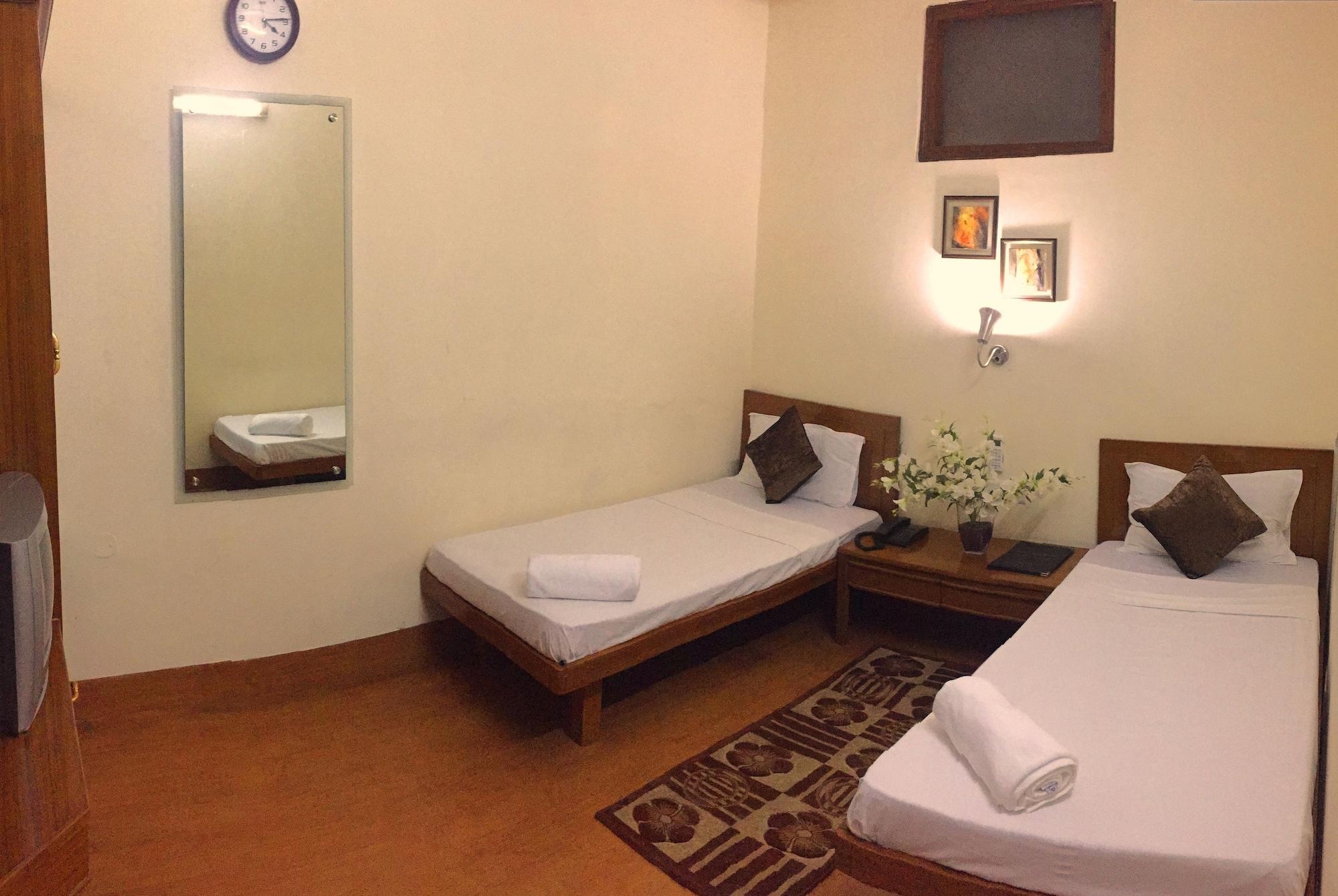 Airport Hotel Ню Делхи Екстериор снимка