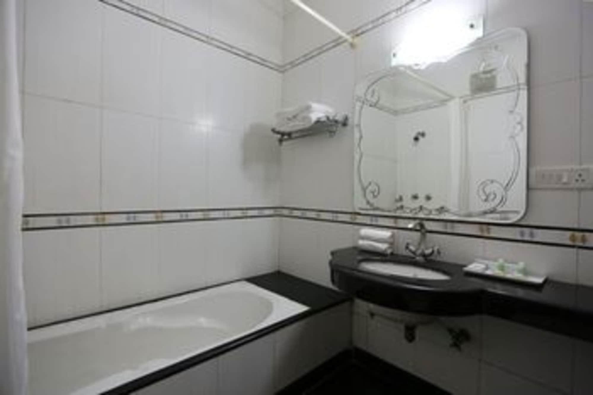 Airport Hotel Ню Делхи Екстериор снимка