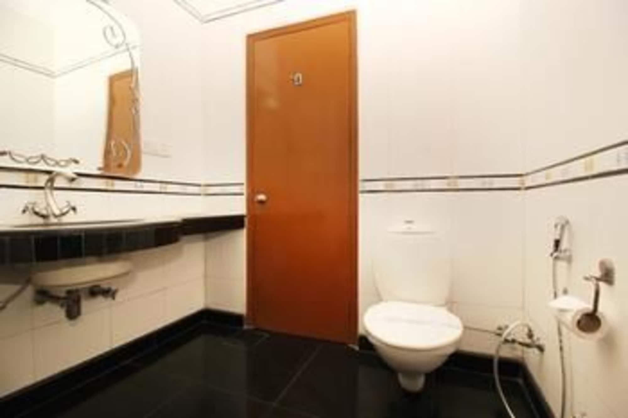 Airport Hotel Ню Делхи Екстериор снимка