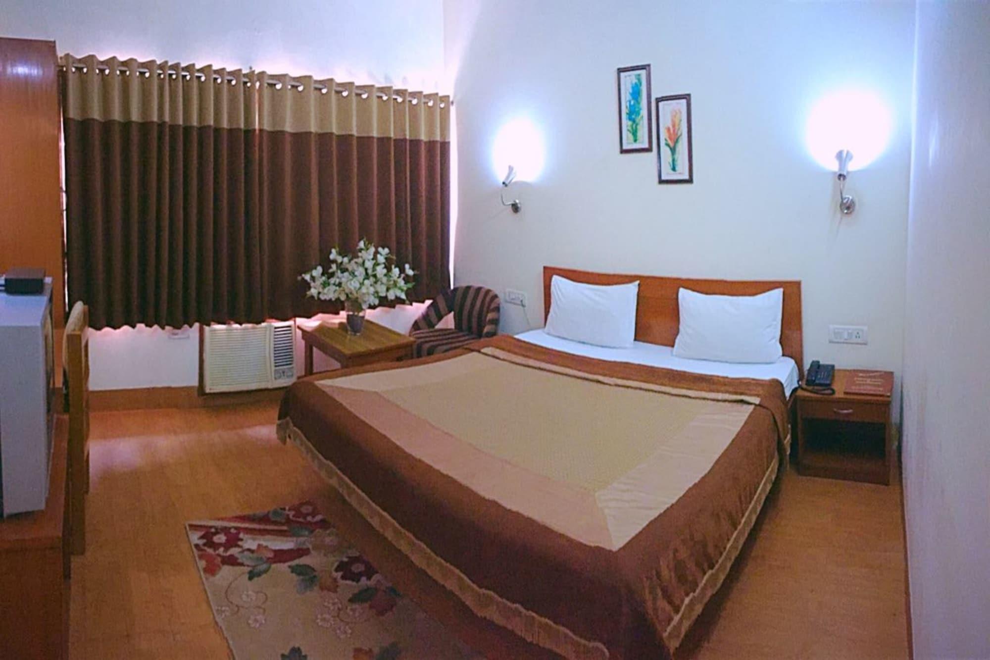 Airport Hotel Ню Делхи Екстериор снимка