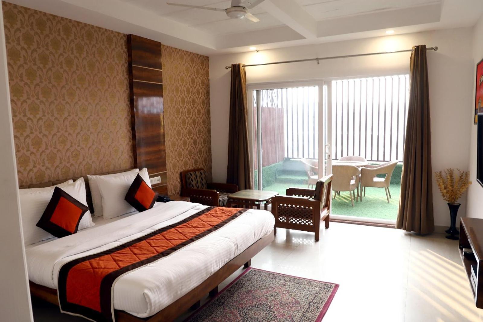 Airport Hotel Ню Делхи Екстериор снимка