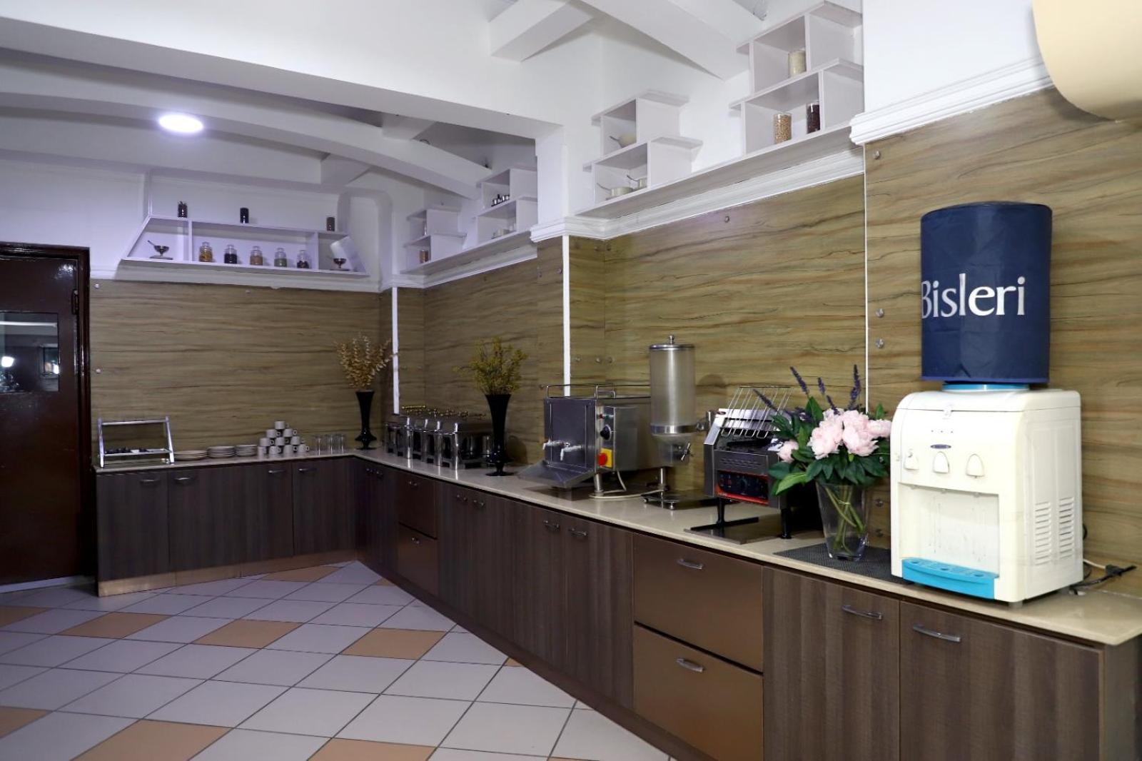 Airport Hotel Ню Делхи Екстериор снимка