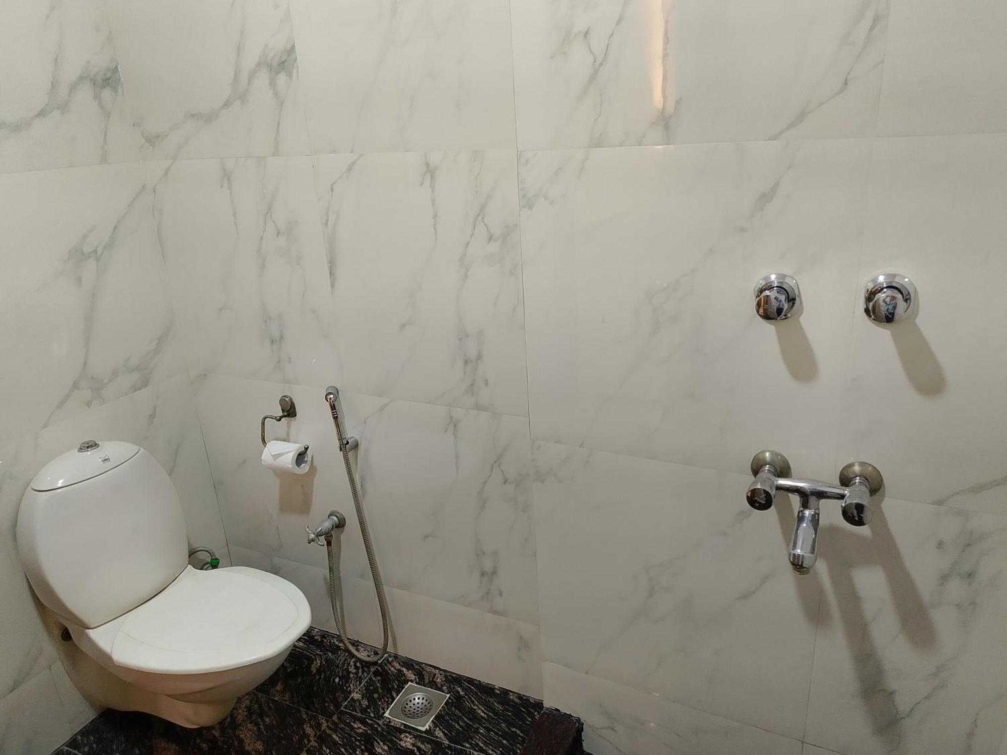 Airport Hotel Ню Делхи Екстериор снимка