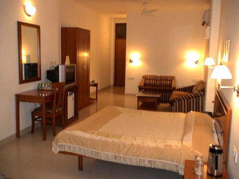 Airport Hotel Ню Делхи Екстериор снимка