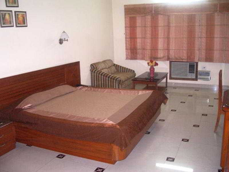 Airport Hotel Ню Делхи Екстериор снимка