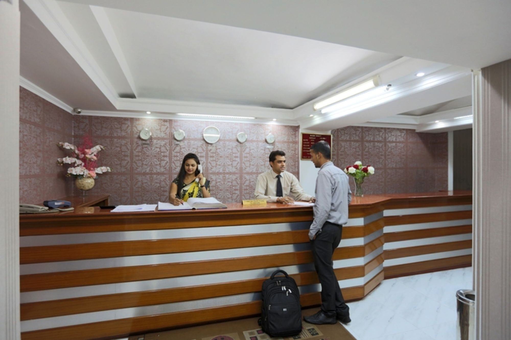 Airport Hotel Ню Делхи Екстериор снимка