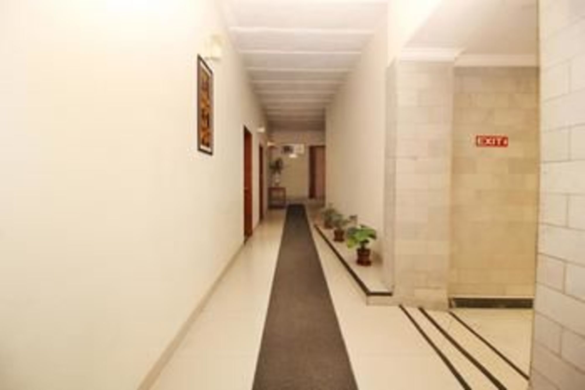 Airport Hotel Ню Делхи Екстериор снимка