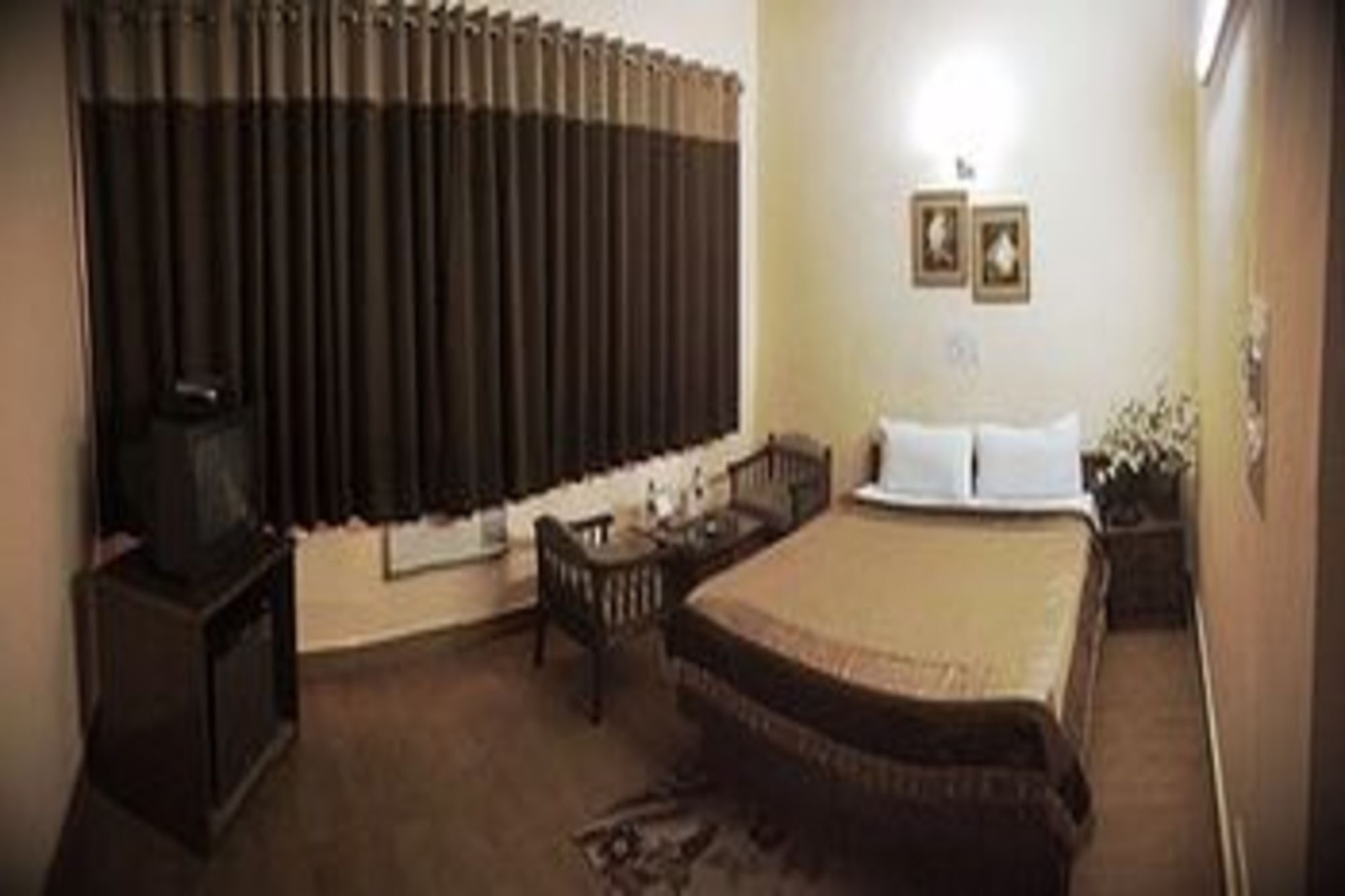 Airport Hotel Ню Делхи Екстериор снимка