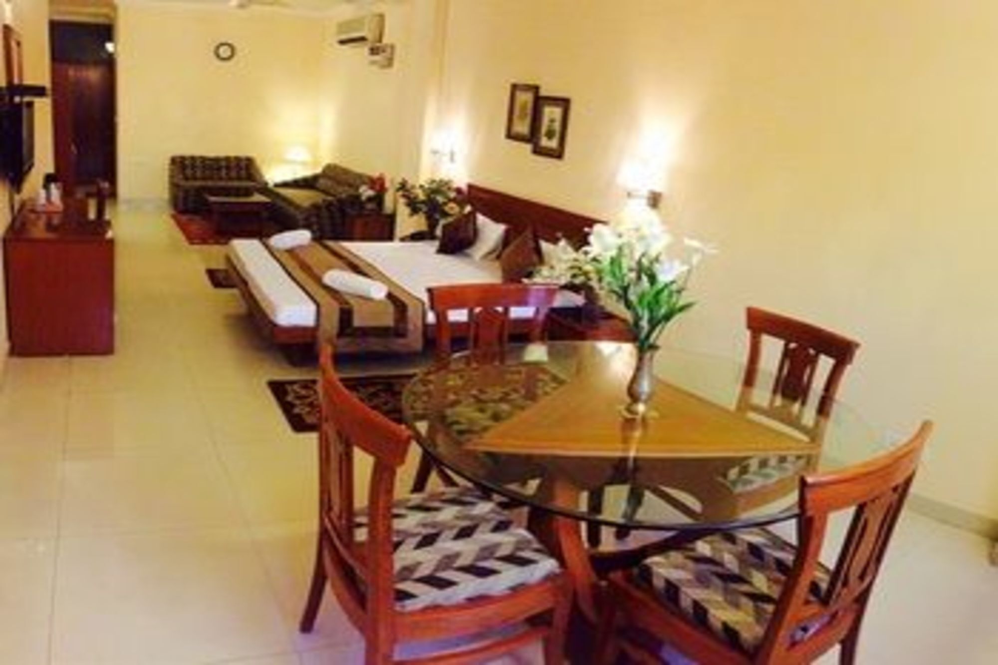 Airport Hotel Ню Делхи Екстериор снимка