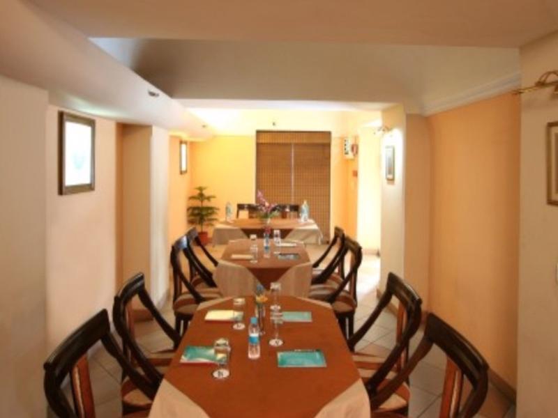 Airport Hotel Ню Делхи Екстериор снимка