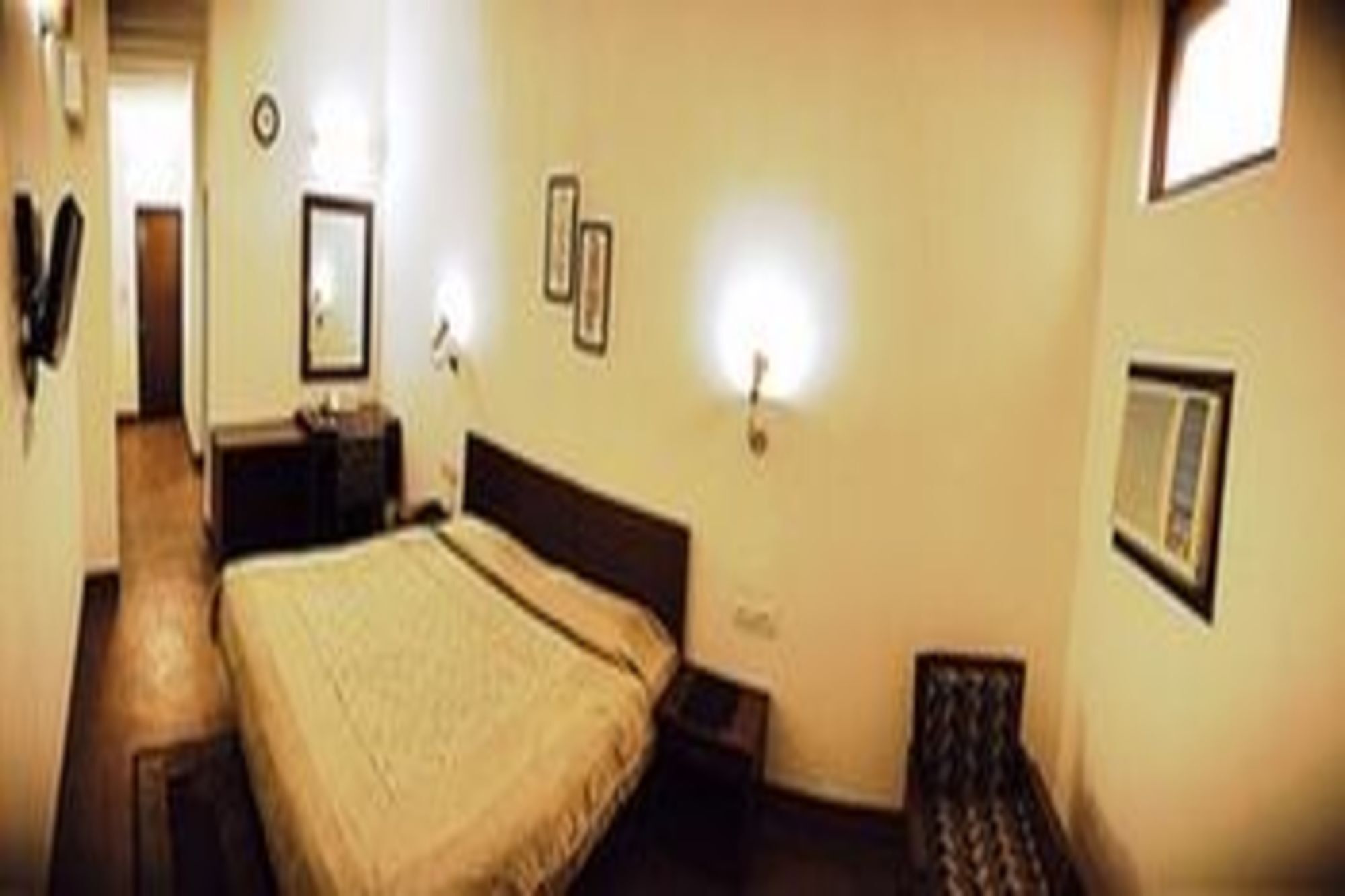 Airport Hotel Ню Делхи Екстериор снимка